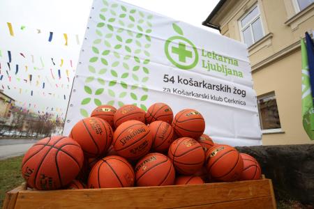 OTVORITEV LEKARNE CERKNICA 71 FOTO LJUBO VUKELIČ